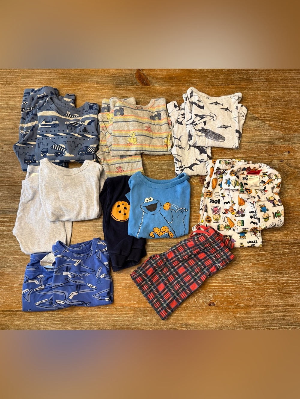 TODDLER 4T PAJAMA BUNDLE: GAP ORGAIC COTTON, VINEYARD VINES & CHARLIE BROWN PJS